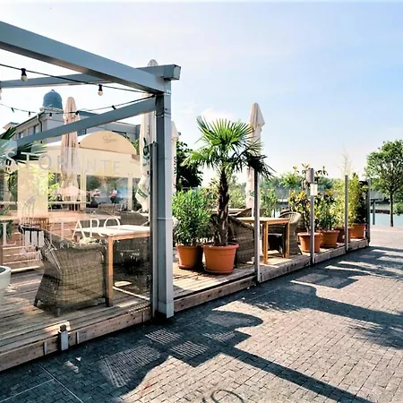 Prestigious Sky Park - View - Traveller Awards 2024 아파트 브라티슬라바