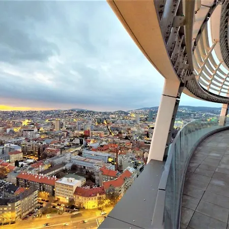 Prestigious Sky Park - View - Traveller Awards 2024 Апартаменты Братислава